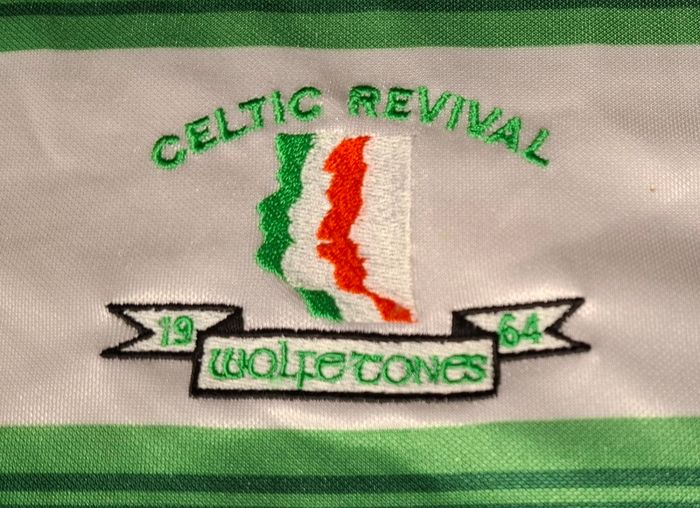 Vintage Wolfe Tones Late 90s Concert Football Jersey (Adult Large)