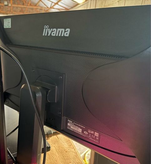 4  iiyama ProLite B2480HS 24 Full HD Monitors