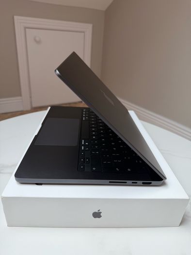 Apple MacBook Pro 14 M5 16GB 512GB AppleCare Dec'28