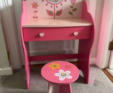 girls dressing table
