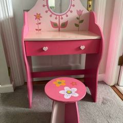 girls dressing table