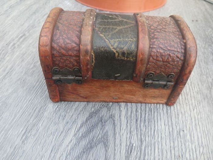 Rare Vintage Wooden Trinket Box