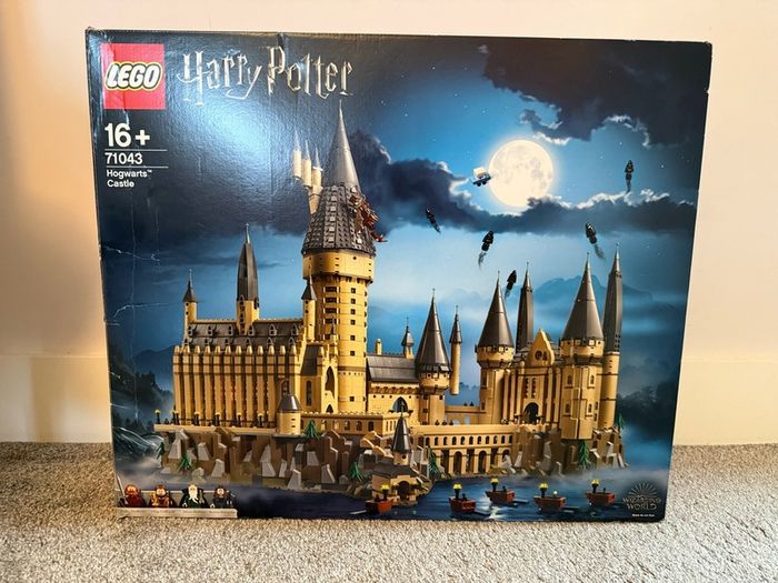 Hogwarts Castle Lego set 71043