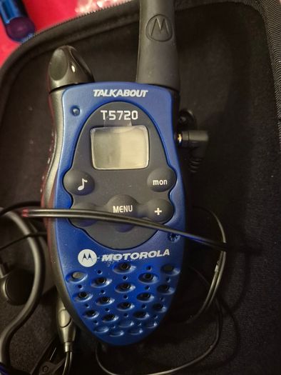 Motorola T5720 FM Walkie Talkie 2 Way Radio