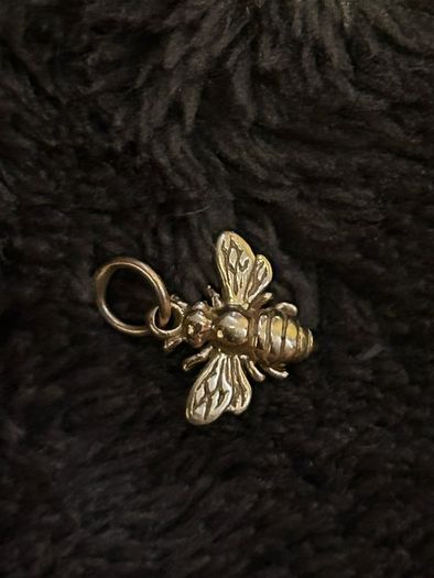 14k solid yellow gold (stamped) bee charm