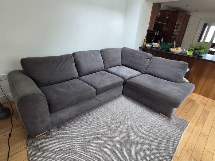 L-Shaped Corner Sofa with Pull-Out Bed