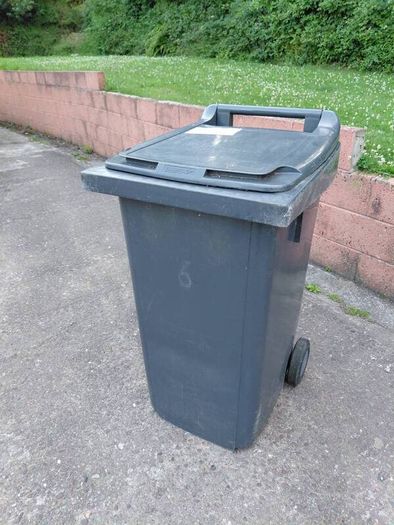wheelie bin