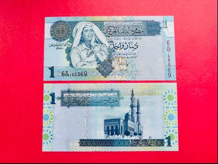 Libya. 1  Dinar  2004  Pick 68b. Gaddafi   ( Uncirculated )