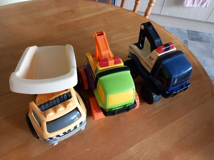 2  Break down Trucks and 1 tipper truck