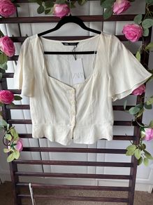 blouse Bnwt cream bell sleeve button front size large