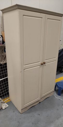 pine wardrobe needs to be collected by the 21st of August