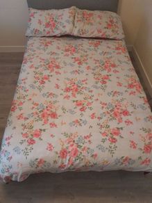 Nice Double Bed with All the betting and Cover