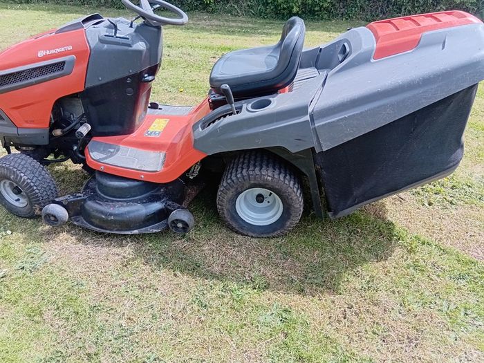 Husquavarna Ride on Mower TC142. 2016 model