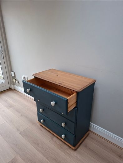 4-Drawer Chest of Drawers with Solid Wood Top