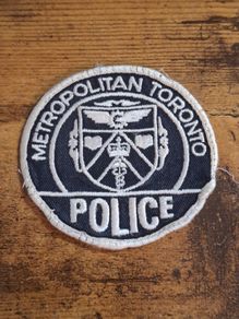 Vintage Metropolitan Toronto Police Canada Shoulder Badge, obsolete - free standard postage
