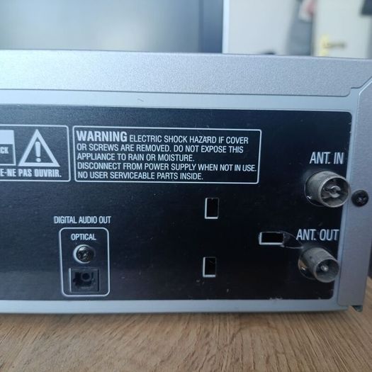 Black Diamond BD250DVC DVD Player and VHS VCR Combo
