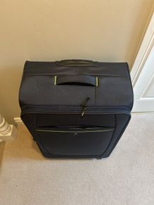 suitcase - damaged, see photos