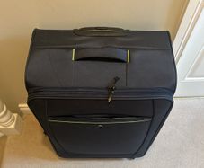 suitcase - damaged, see photos