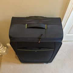 suitcase - damaged, see photos