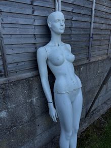 Female mannequin plus parts