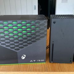 xbox series x 1TB. 2 x controllers