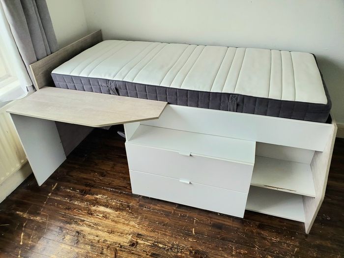 Milky Cabin Bed