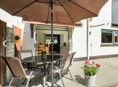 4 Seat Garden Table, Chairs, Umbrella
