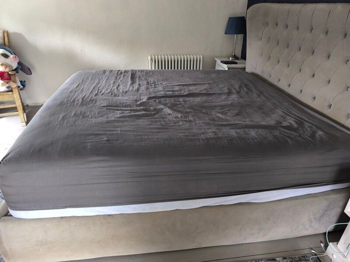 superking bed with excellent storage capacity and luxury mattress