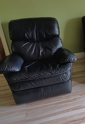 Leather 2 seater recliner and 1 seater