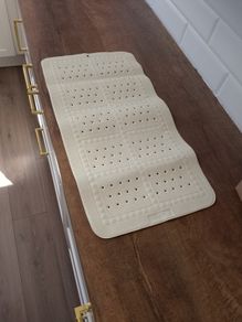 Bath shower anti slip mat (great for kids!)