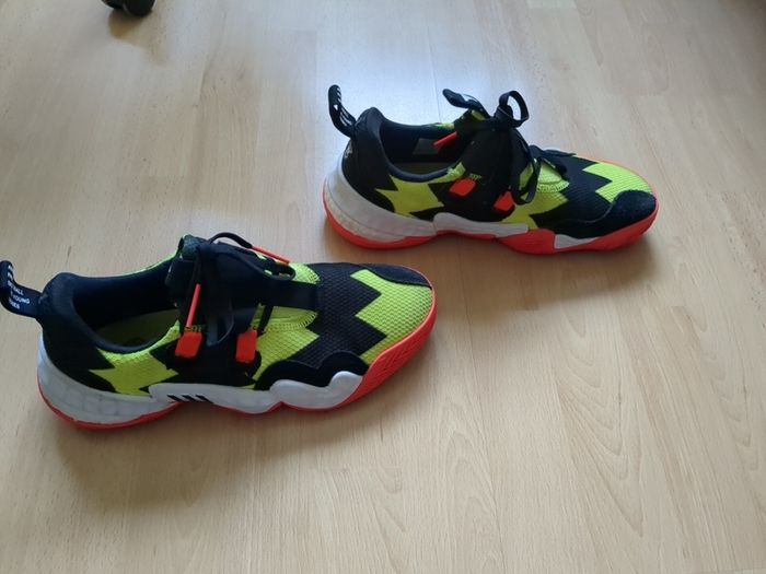 Basketball shoes