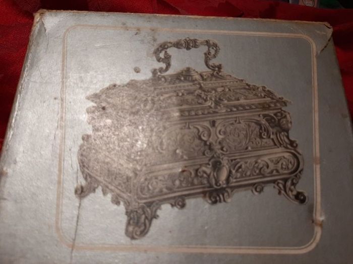 new antique bronze/brass? jewellery box