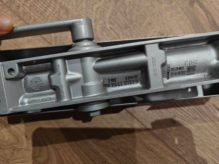 Arrone door closers