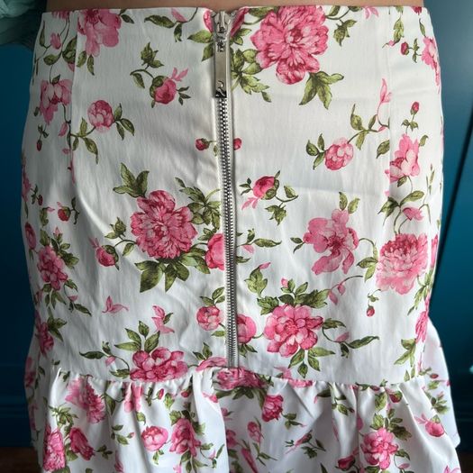 Rare London floral skirt. Size 10. BNWT