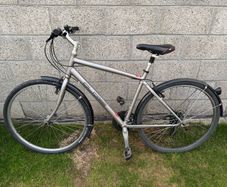 Specialized Globe hybrid commuter men's bike