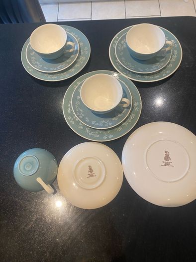 Royal Doulton Queenslace  D6447 tea set