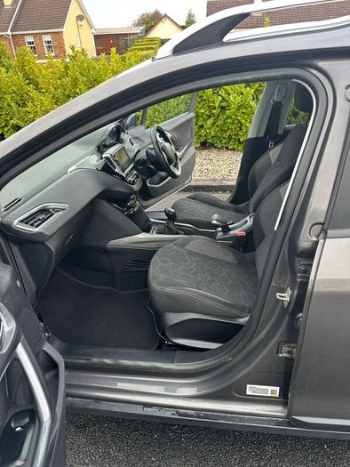 2018 Peugeot 2008 1.2 petrol with warranty