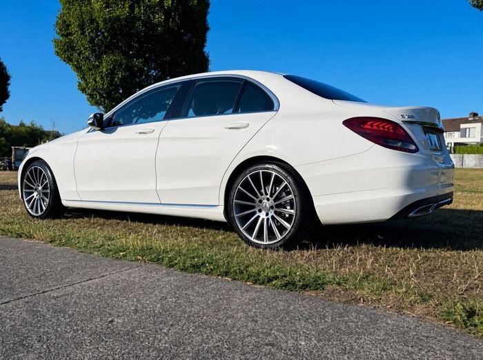 Mercedes-Benz C-Class 2016 (only 97,390KM)