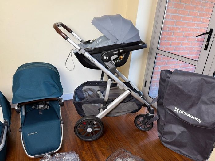 Uppababy Vista Finn V2 maxi cosy car seat with isofix rotating