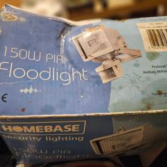 2 Floodlights