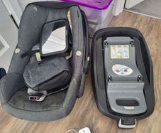 Maxi cosi pebble and isofix base
