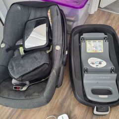 Maxi cosi pebble and isofix base