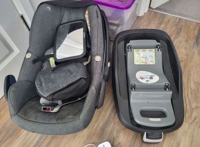 Maxi cosi pebble and isofix base