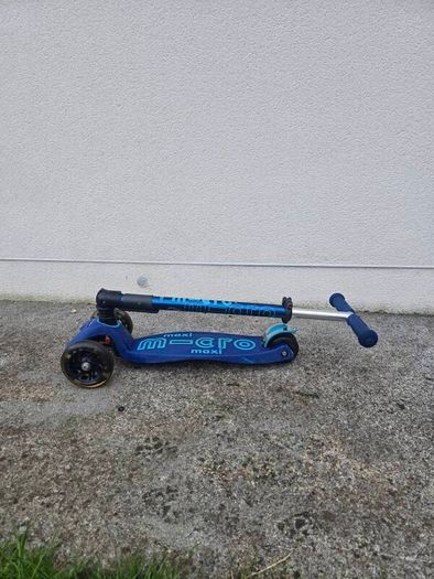 Scooter Maxi Micro 3 wheel Foldable LED