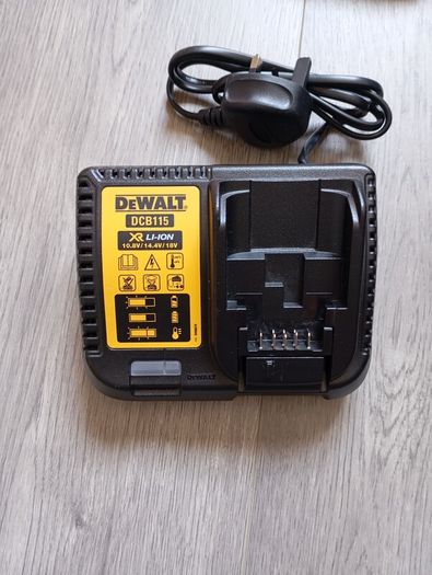 DeWalt dcb115 Charger (New)
