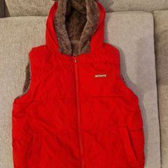 Unisex fleece-lined sleeveless puffer jacket