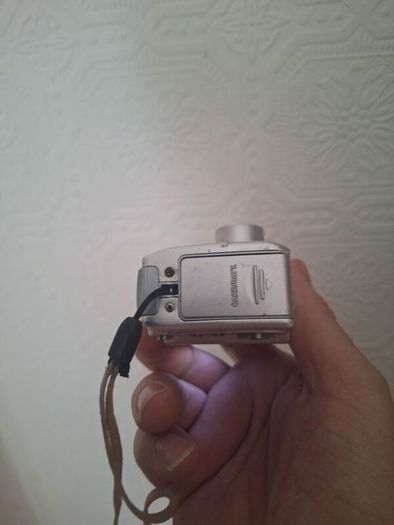 kyocera finecam l3 digital camera with batteries + 2gb card