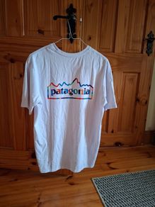 Patagonia t-shirt size medium white