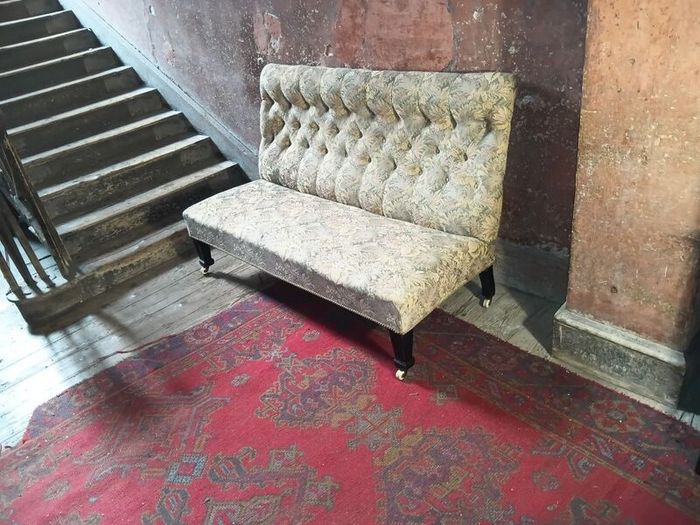 Victorian antique Settee