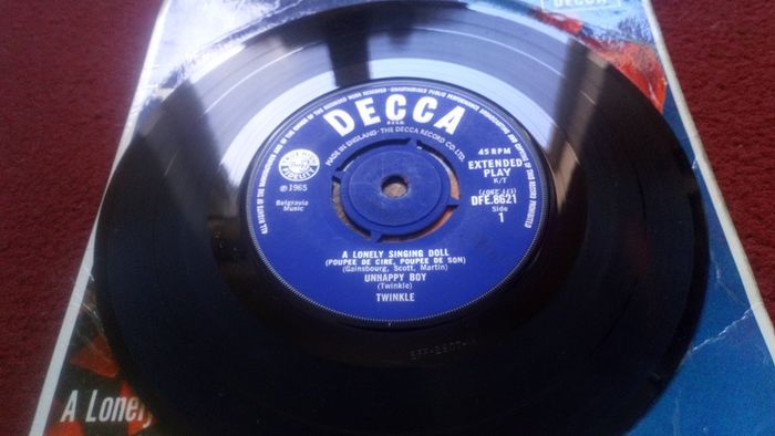 Vinyl 7""  Twinkle A Lonely Singing Doll 1965